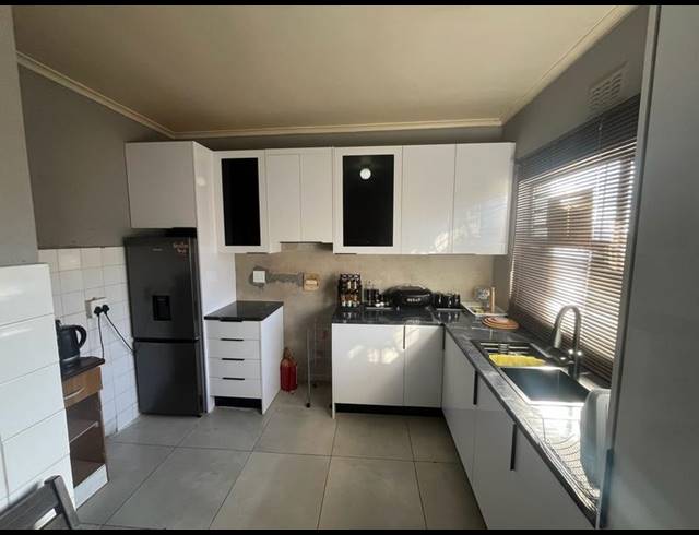 1 BEDROOM APARTMENT FOR SALE IN PAROW CENTRAL